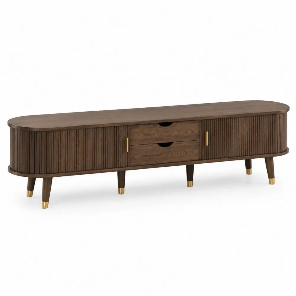 mueble para TV de MDF chapado en madera de nogal con puertas acanaladas y cajones color nogal oscuro con detalles dorados forma rectangular 180 cm largo 40 cm profundidad 55 cm altura patas de madera maciza