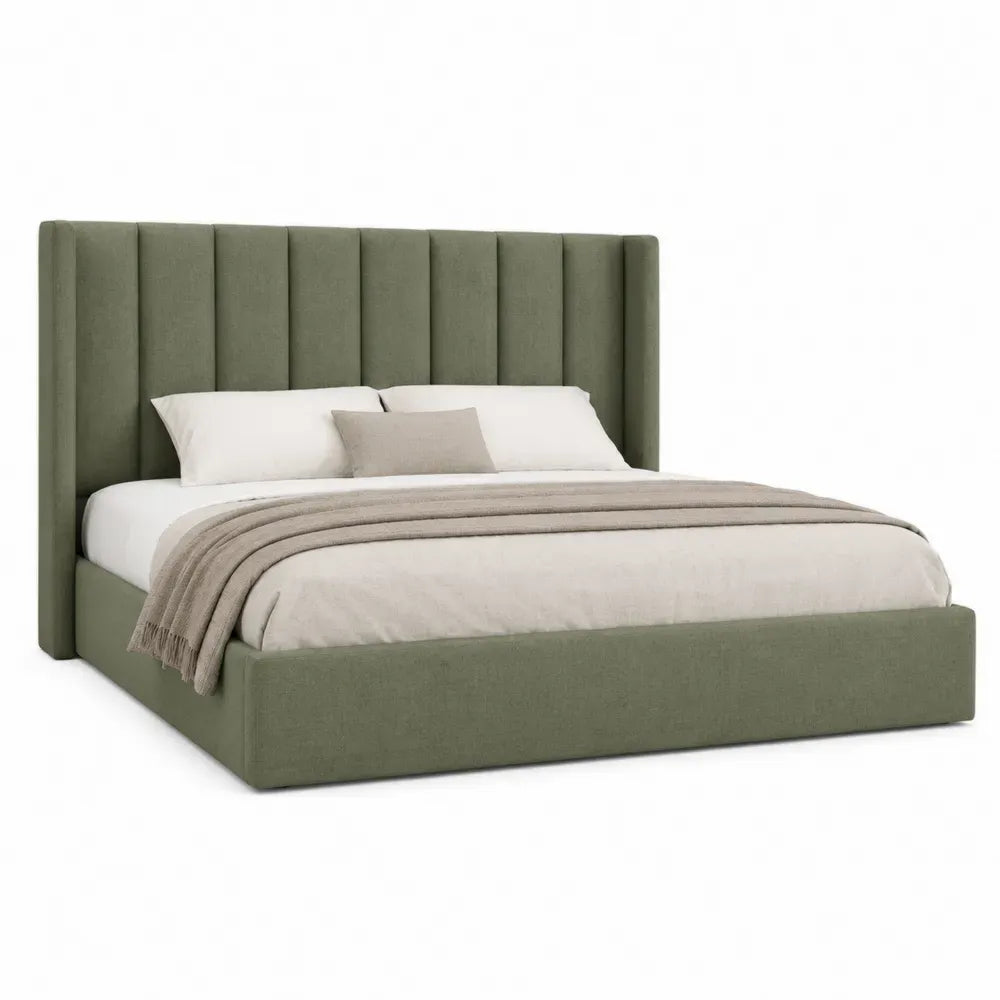 cama tapizada verde con cabecero de paneles verticales estructura MDF 160 cm x 200 cm patas de madera